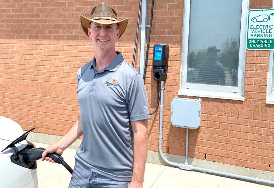 mapleton-adds-4-new-electric-vehicle-charging-stations-the-ranch-100-1-fm